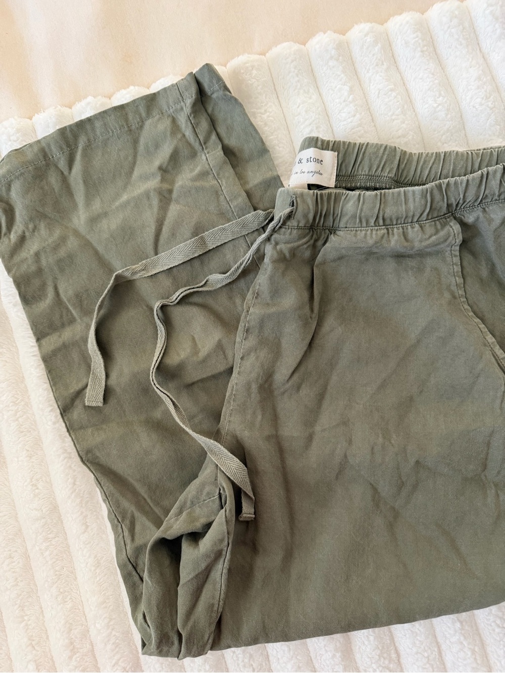 cloth & stone Olive Green Drawstring Jogger Pants - Picture 3 of 6